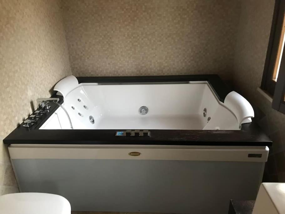Villa Parisi Luxury Italian Villa Фано Екстер'єр фото